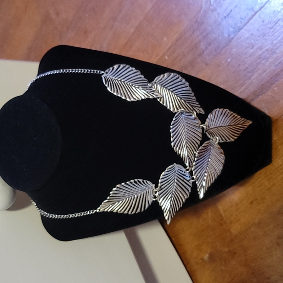Avon Mark Necklace - Picture 1 of 5
